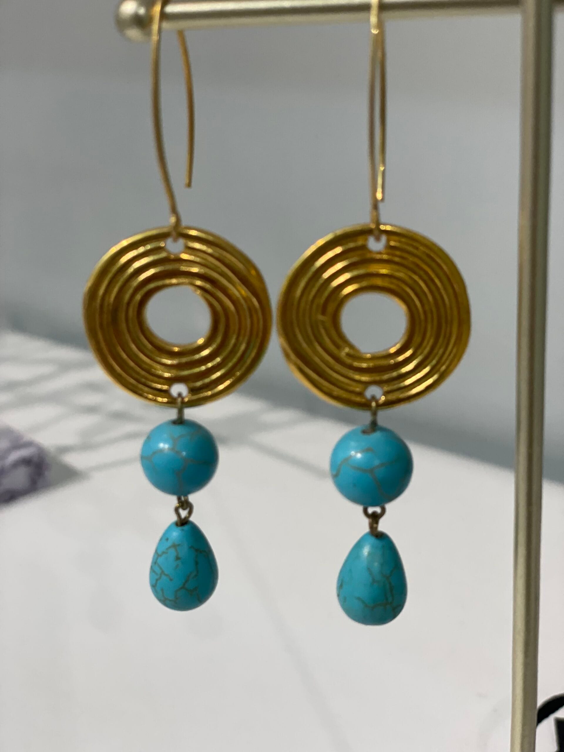 Earrings with semi-precious stones